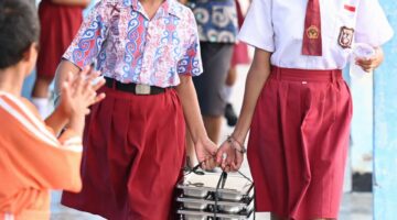 72,8 Persen Publik Puas Program MBG, BGN RI Dinilai Patut Di Acungi Jempol